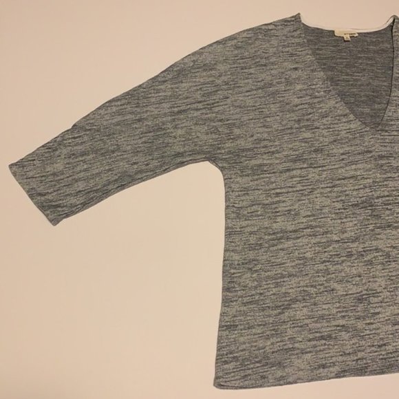 Aritzia Wilfred Free Grey Sweater - Women’s Size Medium - Picture 2 of 6